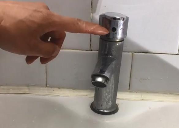 衛生間臺盆水龍頭拆卸圖解，6張步驟大圖帶你全程拆卸！