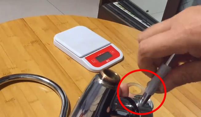 360旋轉水龍頭拆卸圖解，4個步驟輕松拆卸所有配件!