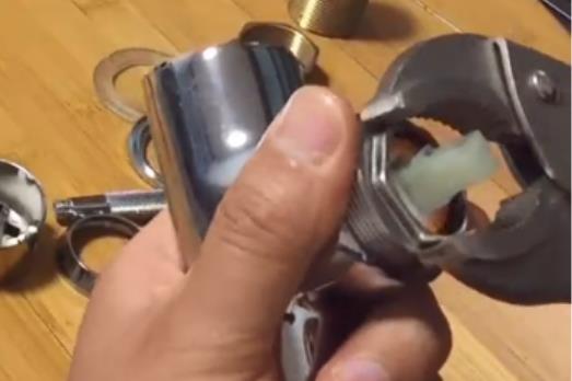 360旋轉水龍頭拆卸圖解，4個步驟輕松拆卸所有配件!